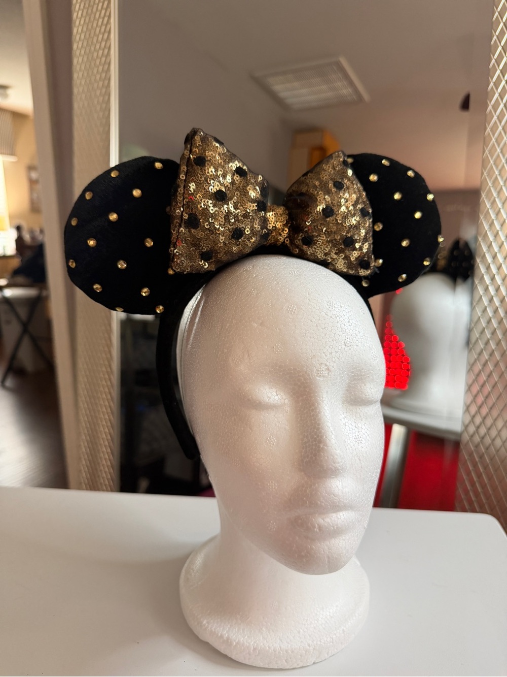 Disney park’s Minnie Mouse headband ears